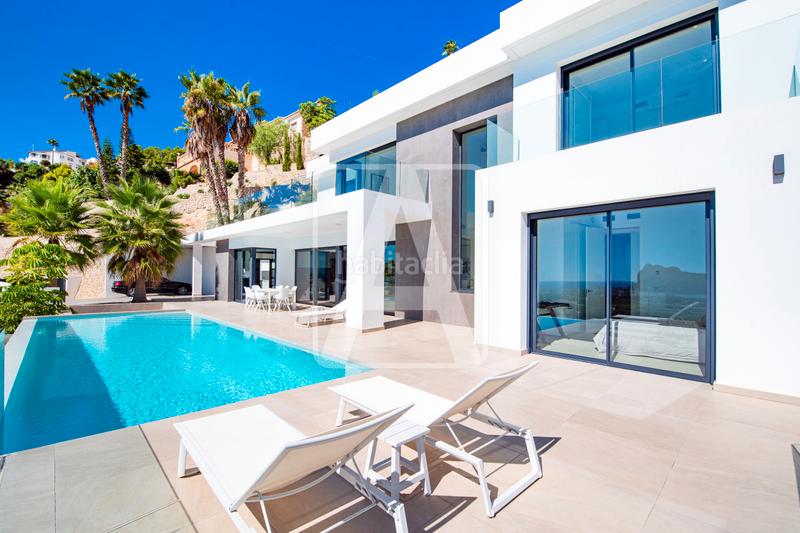 Foto accdbc36-fd10-4799-a2ca-88f5223b36a0. Chalet villa en venta en La Fustera Benissa
