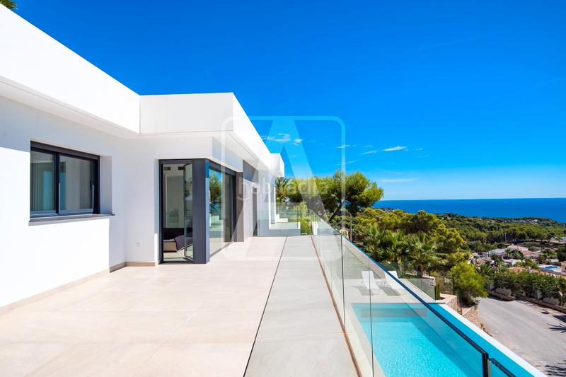 Foto bf0f6ad3-2299-46c8-9d52-a53a5e464c26. Chalet villa en venta en La Fustera Benissa