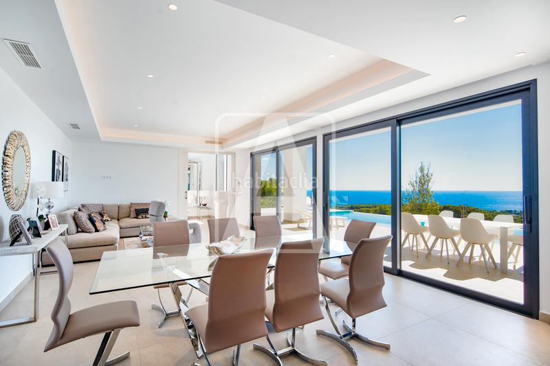 Foto eeff6fb3-f1cd-45f3-86d6-b87585348a73. Chalet villa en venta en La Fustera Benissa