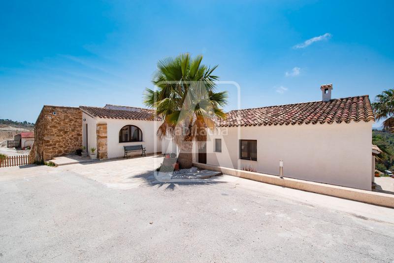 Foto d595c8fb-fded-48cb-b11d-8f92dd3f09a4. Chalet villa en venta , llenes en Benissa pueblo Benissa