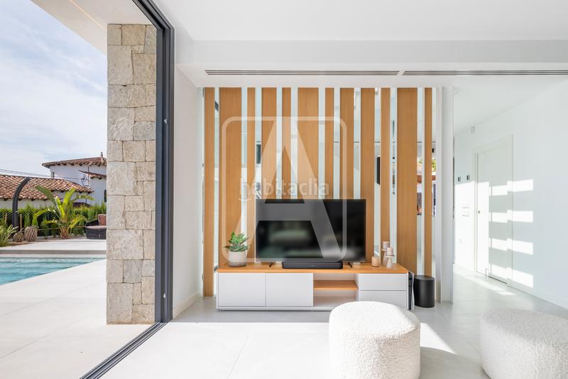 Foto 40c05df6-cbf5-405a-a87b-d6efb0416887. Xalet amb aparcament piscina a La Fustera Benissa