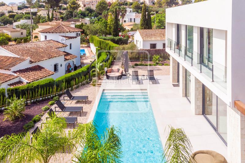 Foto 74eabe4a-63ac-4419-ab6d-fd927069b4aa. Xalet amb aparcament piscina a La Fustera Benissa