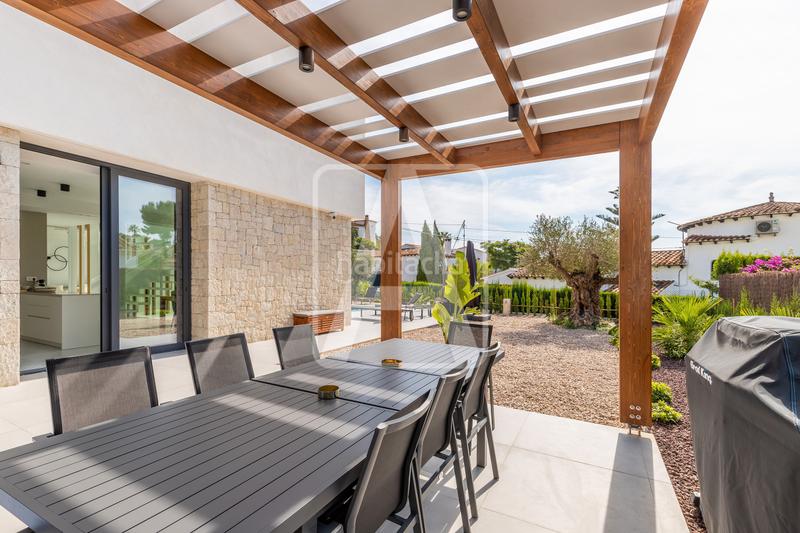 Foto 805bea75-ce2b-4153-9819-bddb9e2e8acf. Xalet amb aparcament piscina a La Fustera Benissa