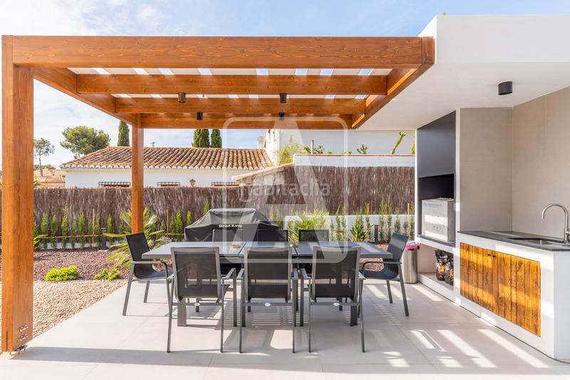 Foto 91e22984-14b5-48d8-ad55-175ec1665759. Xalet amb aparcament piscina a La Fustera Benissa