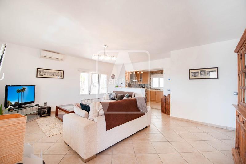 Foto a1886517-24c1-4cc6-88b9-cc571d2991ef. Chalet mit kamin heizung parking pool in Oltamar - Cucarres Calp