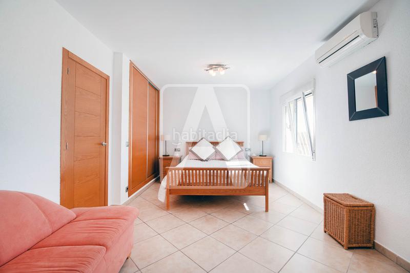Foto eb00f9e9-e99c-4cf0-86e2-0755276e3e00. Chalet mit kamin heizung parking pool in Oltamar - Cucarres Calp