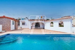 Xalet a La Fustera. Villa en venta en benissa, la fustera