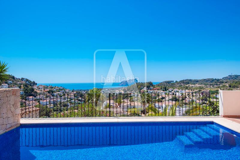 Foto 07d6e26a-93be-45ec-be29-31e67eca7ca3. Xalet amb xemeneia calefacció aparcament piscina a Benissa