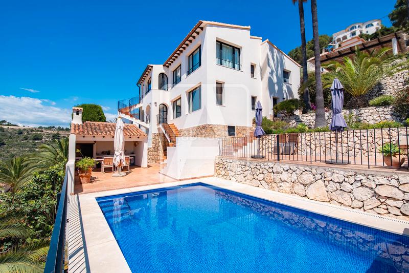 Foto 504d4c8c-e182-4720-827a-fd6b32d49cd6. Xalet amb xemeneia calefacció aparcament piscina a Benissa