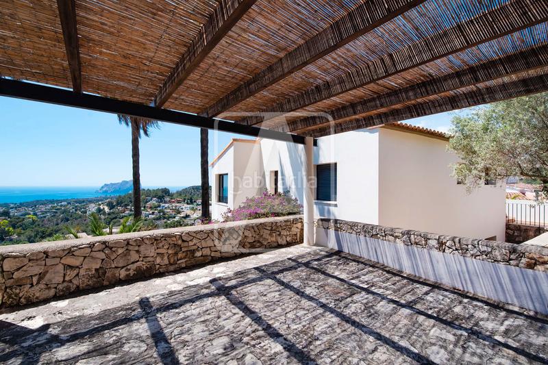 Foto a54c13ec-0e31-4c75-833e-c383736f387d. Xalet amb xemeneia calefacció aparcament piscina a Benissa