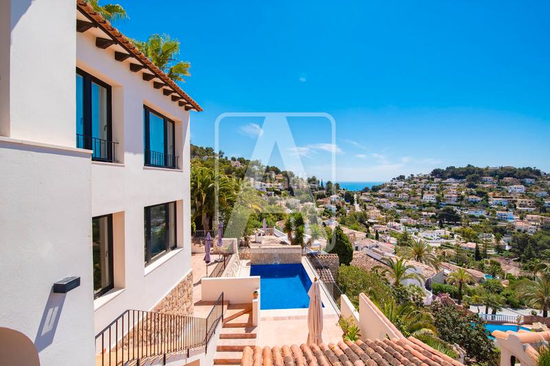 Foto b6cd4599-a7d8-46d6-9aac-d2abf94e6f8c. Xalet amb xemeneia calefacció aparcament piscina a Benissa