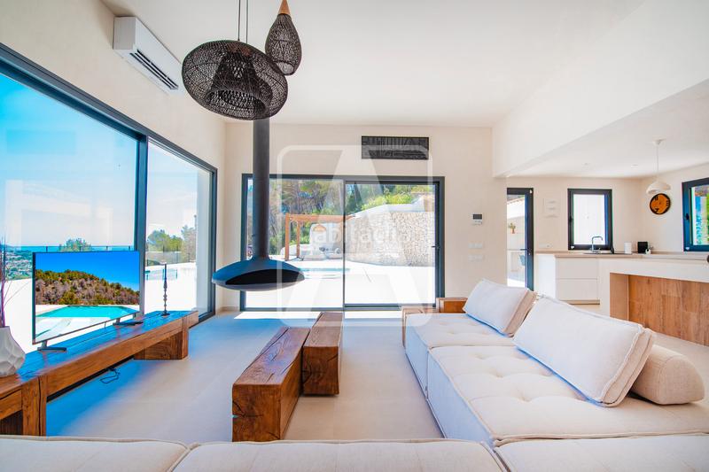 Foto 0bd5ba2e-daf5-49a8-95bc-4c9ed1f17b27. Xalet amb xemeneia aparcament piscina a La Viña-Montemar-San Jaime Benissa