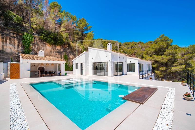 Foto 45ffb817-ac33-4ec8-b302-b7eac880d68c. Xalet amb xemeneia aparcament piscina a La Viña-Montemar-San Jaime Benissa