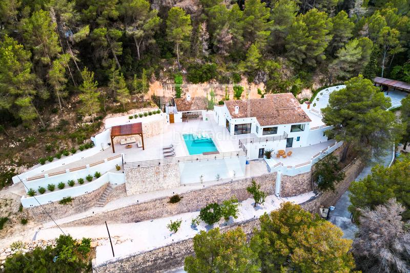 Foto 68052a98-609d-409e-ba41-5282fc8165d0. Xalet amb xemeneia aparcament piscina a La Viña-Montemar-San Jaime Benissa