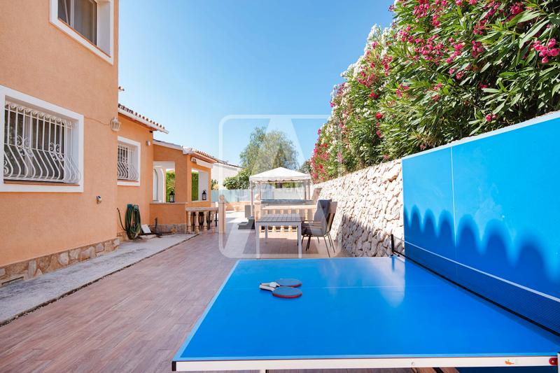 Foto 16aef247-7f08-40cb-b1ac-afb4af7e10ed. Xalet amb xemeneia calefacció aparcament piscina a Calp