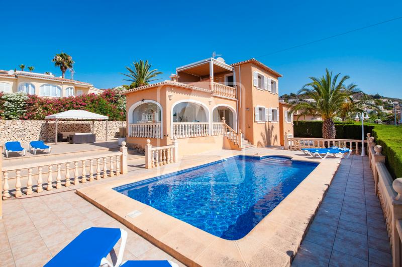 Foto 2b3889e9-1a07-466e-a597-a2e5d7211d13. Xalet amb xemeneia calefacció aparcament piscina a Calp