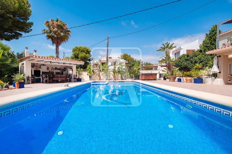 Foto 204cb3e4-05eb-48ea-a9c7-70510c396951. Chalet villa en venta e, calalga en La Caleta - La Calalga - Les Bassetes Calp