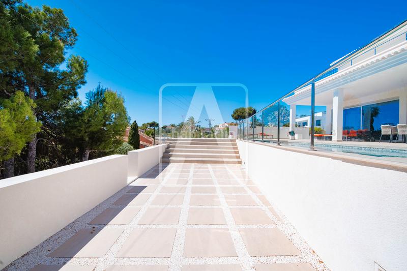 Foto 3ab14343-085a-4fc4-83ea-54e1be2e26fb. Xalet amb xemeneia calefacció aparcament piscina a Calp