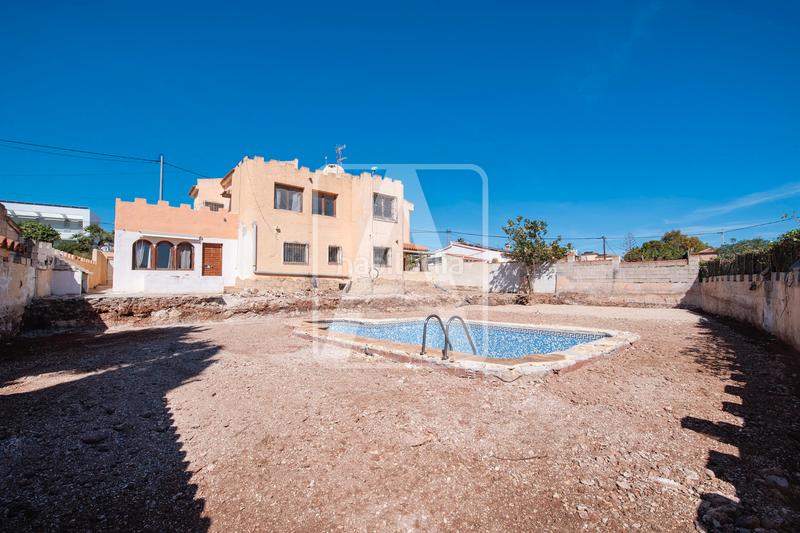Foto c0aab09d-d7da-4b53-9725-1490b848a714. Chalet con riscaldamento parcheggio piscina in Marisol Park - Ortembach - Los Almendros Calp