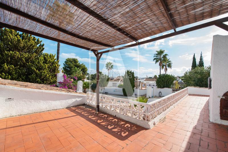 Foto 0bda7599-4630-45c0-8bc5-d17e0bdf9c40. Chalet villa en venta , La Fustera en La Fustera Benissa