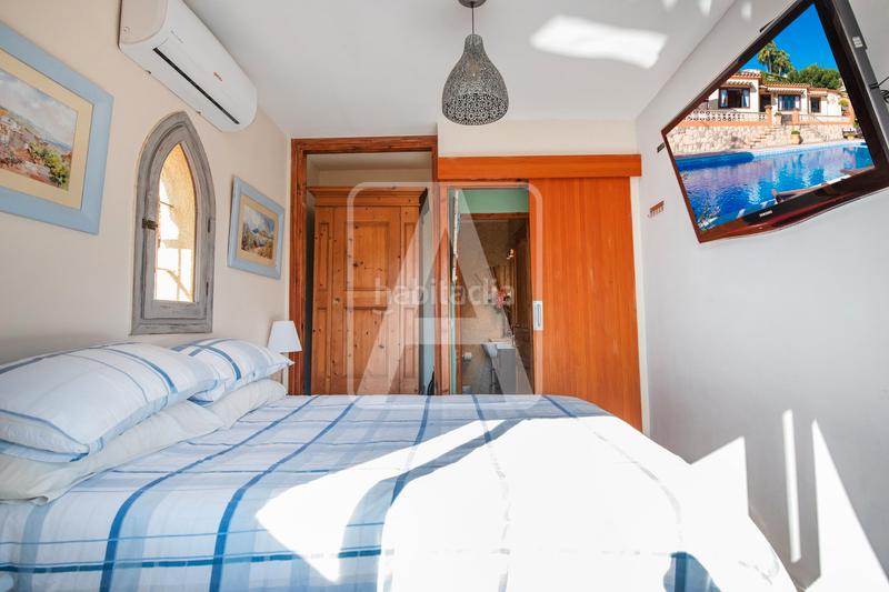 Foto 0646d47a-627a-4564-a068-c616d46b4844. Chalet with parking pool in La Fustera Benissa