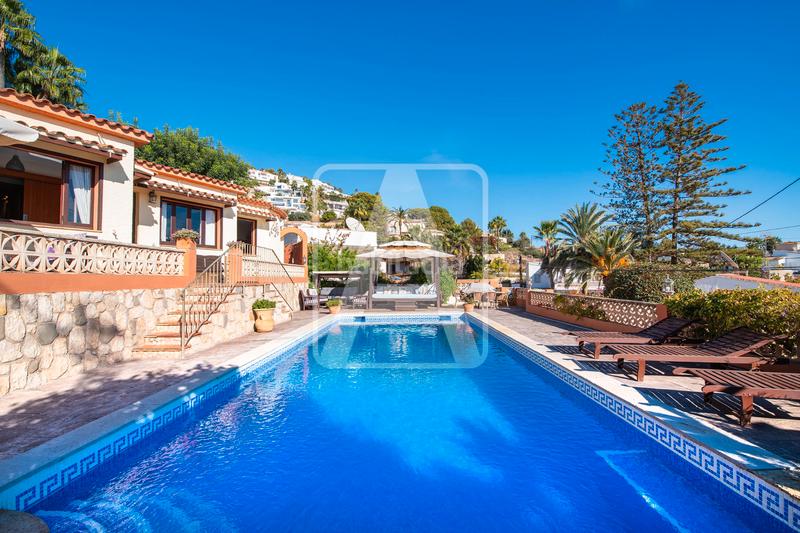 Foto 5e611dad-4efb-444f-b1da-80c4e4de38e8. Chalet with parking pool in La Fustera Benissa