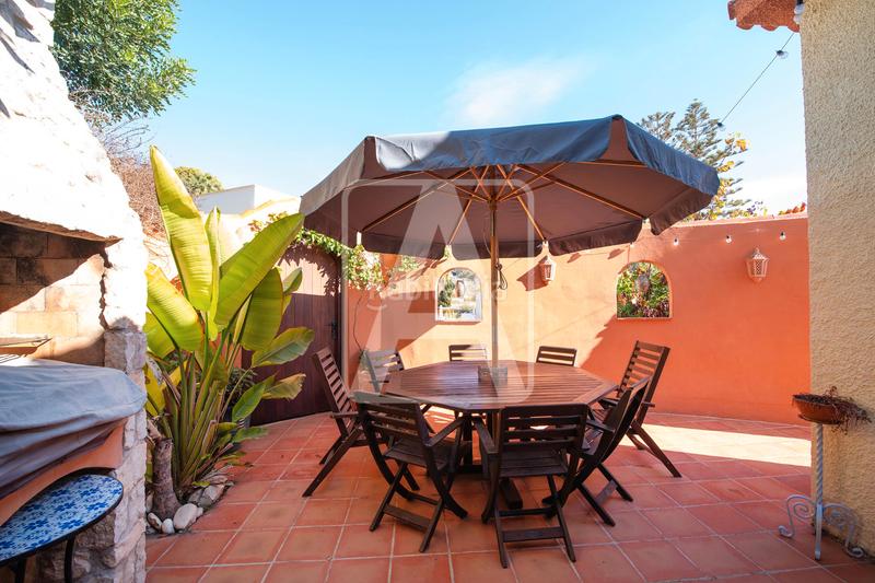 Foto b1ef48c5-e64a-4b5c-8b4d-7b3fad981444. Chalet with parking pool in La Fustera Benissa