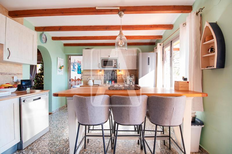 Foto d54f2882-6344-4f95-af01-f1a1a4fadd4a. Chalet with parking pool in La Fustera Benissa