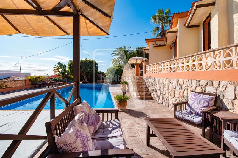 Foto e74e0fbd-df8c-4c62-83d2-3091e0c35e1d. Chalet with parking pool in La Fustera Benissa