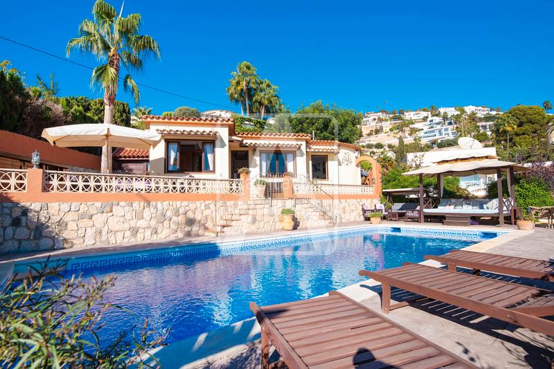 Foto f58e2fd9-c034-46b9-85e0-de44434abe4e. Chalet with parking pool in La Fustera Benissa