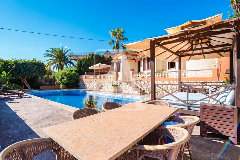 Foto f5f62381-7ea5-431d-9735-1d931f7c9d04. Chalet with parking pool in La Fustera Benissa