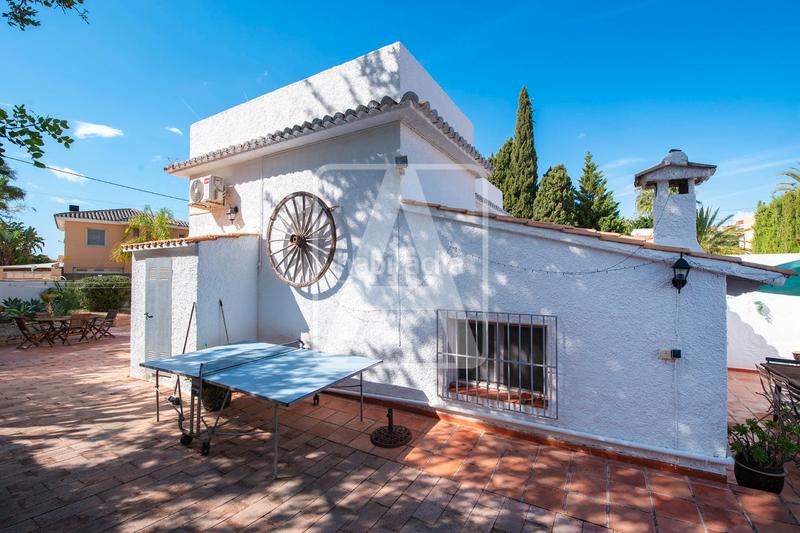 Foto 322ac9fc-9cf0-4855-afcd-079761757eb5. Chalet con camino riscaldamento parcheggio piscina in Calp