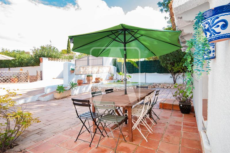 Foto 3abde5e2-976c-4942-bf63-45ea6e5e26ca. Chalet con camino riscaldamento parcheggio piscina in Calp