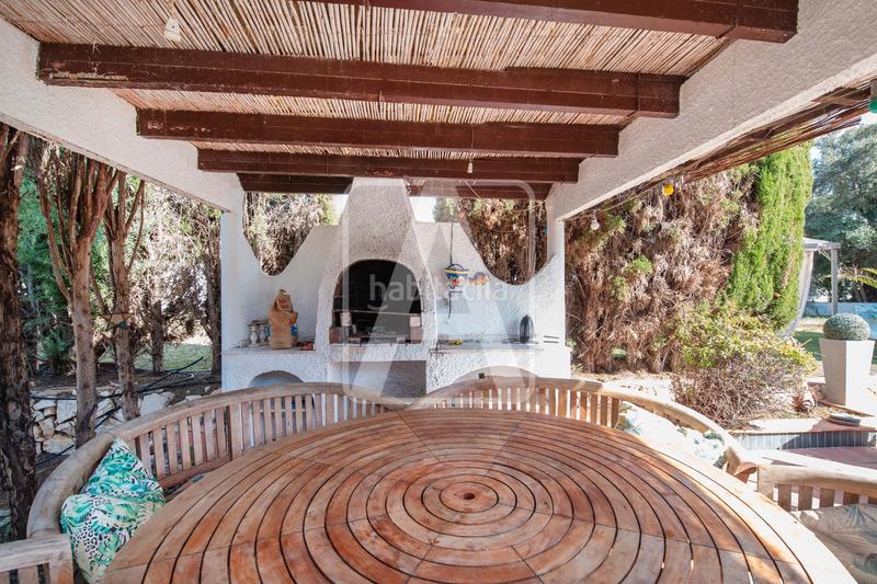 Foto 56e5a4f5-9e19-466a-bc23-74a28966c195. Chalet con camino riscaldamento parcheggio piscina in Calp