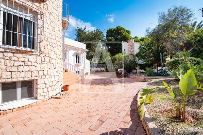 Foto 68c2ab4e-9b6a-4b1b-a4aa-292977e9e214. Chalet con camino riscaldamento parcheggio piscina in Calp