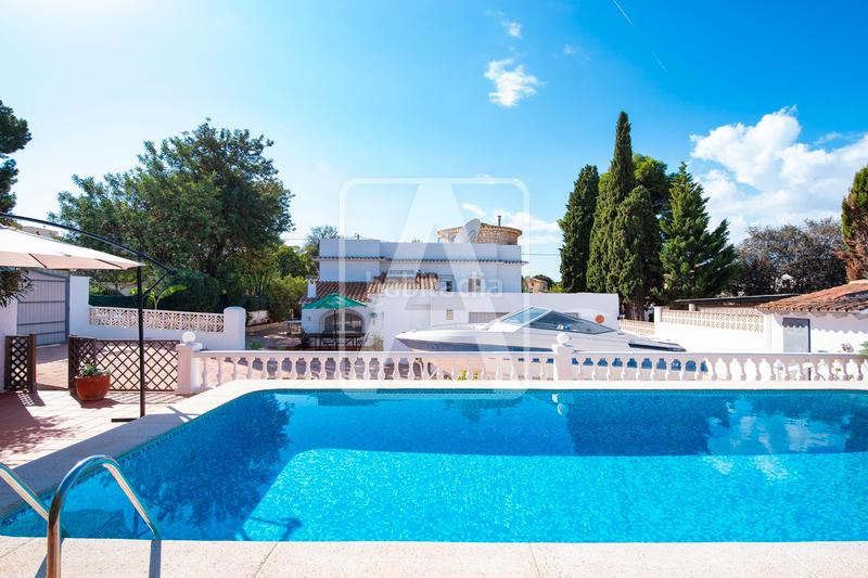 Foto 6c055cd2-4f17-4fbc-ad58-2dae43a862a0. Chalet con camino riscaldamento parcheggio piscina in Calp