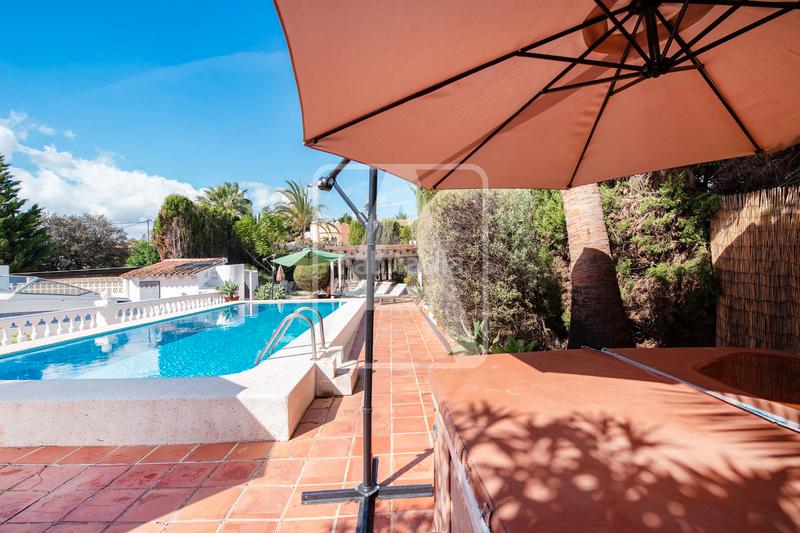 Foto 763e8234-71bf-4b2f-9ca8-7b7da72afb56. Chalet con camino riscaldamento parcheggio piscina in Calp