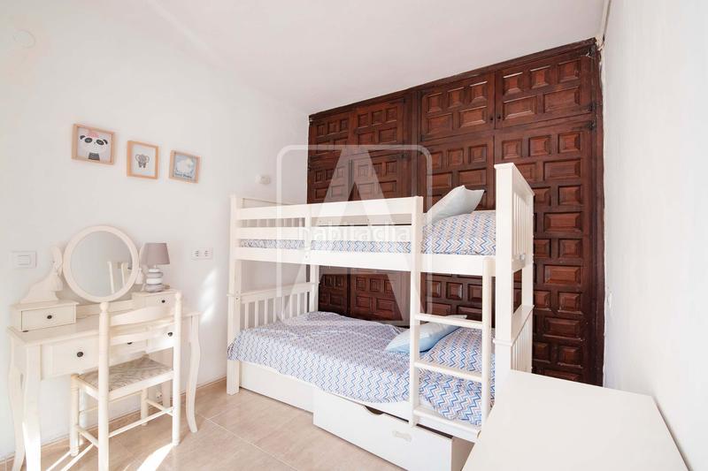 Foto 80f78614-2845-4490-8059-d7e0757dda0f. Chalet con camino riscaldamento parcheggio piscina in Calp