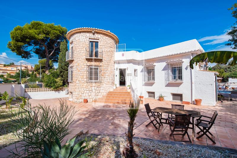 Foto 9ea1f1a4-c36a-4f3e-83f4-3e6367e77c19. Chalet con camino riscaldamento parcheggio piscina in Calp