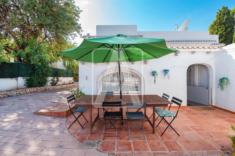 Foto b93f1ad2-95ef-4957-a121-f943b876737b. Chalet con camino riscaldamento parcheggio piscina in Calp