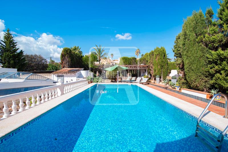 Foto e8f8e420-7a54-481a-ad2c-b8fa47a4e0e2. Chalet con camino riscaldamento parcheggio piscina in Calp