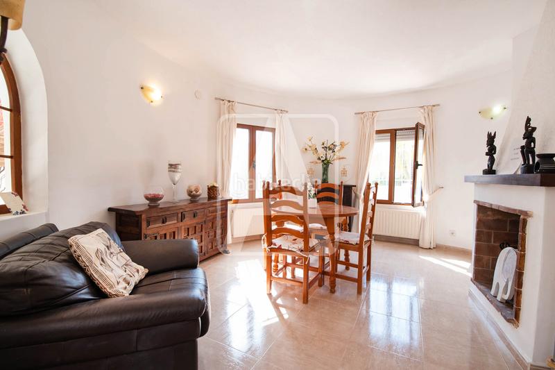 Foto e97bc1da-0dde-434a-935d-095cafd6d1ee. Chalet con camino riscaldamento parcheggio piscina in Calp