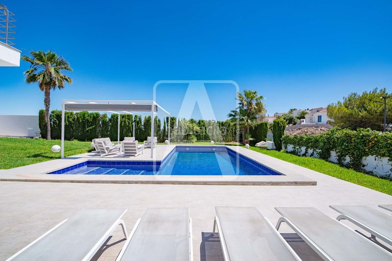 Foto 85a35364-ab14-40dd-b1af-b20f79899e7f. Xalet amb xemeneia calefacció aparcament piscina a Moraira