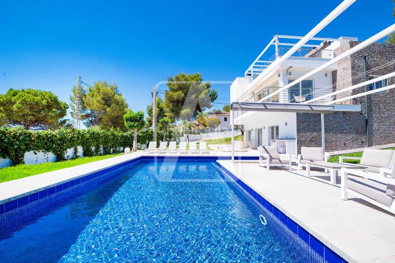 Foto a9b5fcdc-23dd-4b6e-b903-36f9220d395b. Xalet amb xemeneia calefacció aparcament piscina a Moraira