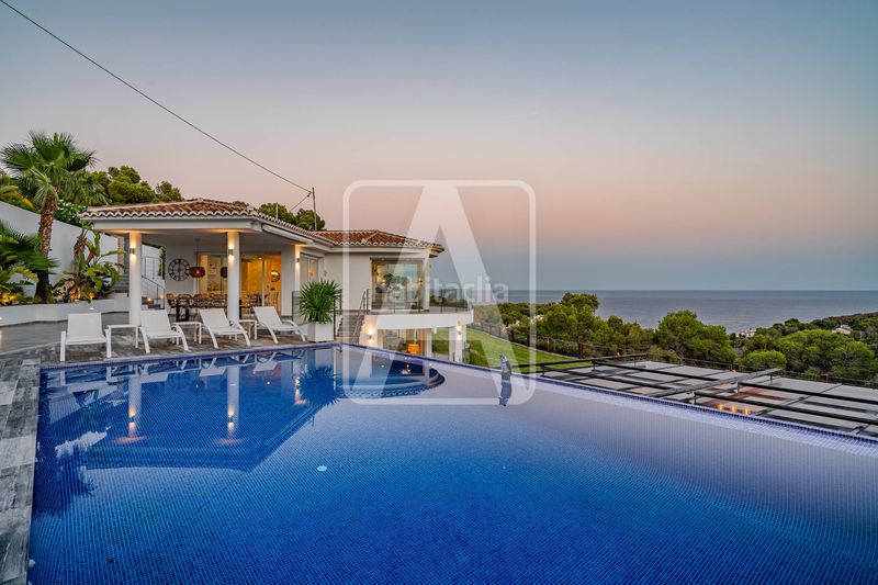 Foto 66495274-9e37-4ce3-ab31-fb126572312d. Xalet amb calefacció aparcament piscina a Cala Advocat-Baladrar Benissa