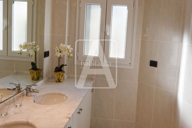Foto 10645b14-9c63-403d-b15a-20b9cb6c694a. Apartament amb aparcament piscina a La Fustera Benissa