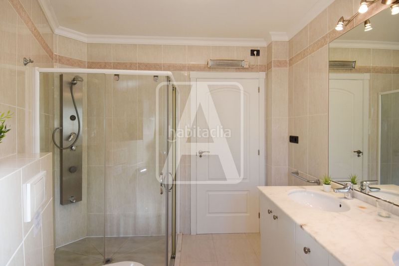 Foto 4d2fb9b1-1fd4-4147-b48a-02b34008b678. Apartament amb aparcament piscina a La Fustera Benissa