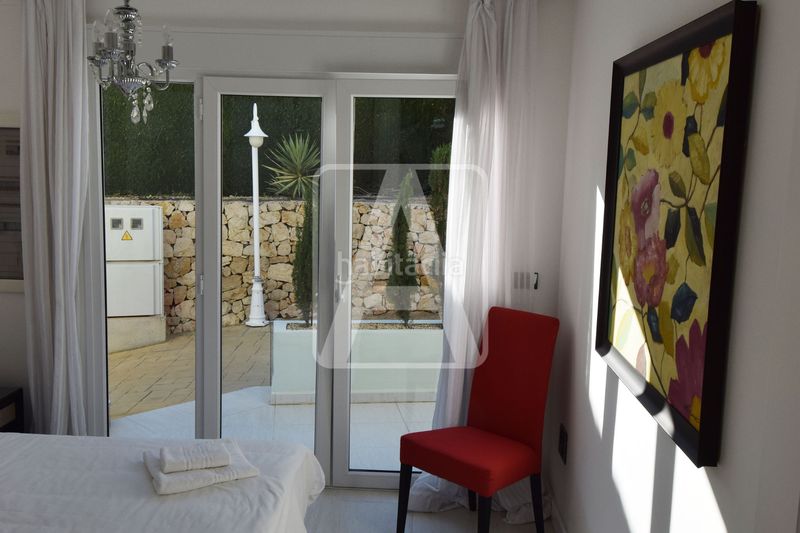 Foto 6a75ce64-5dc9-4f03-9101-b119786cde07. Apartament amb aparcament piscina a La Fustera Benissa