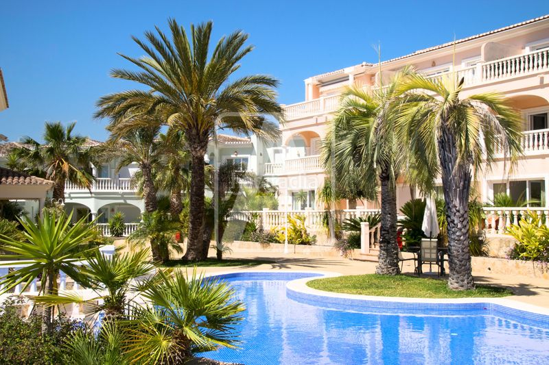 Foto 9a69c397-f9cd-4906-bd9c-e045040ae42d. Apartament amb aparcament piscina a La Fustera Benissa