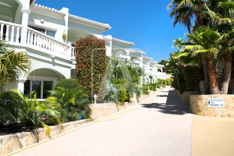 Foto aff8b5b5-a651-4985-92f9-8a7819761ebb. Apartament amb aparcament piscina a La Fustera Benissa